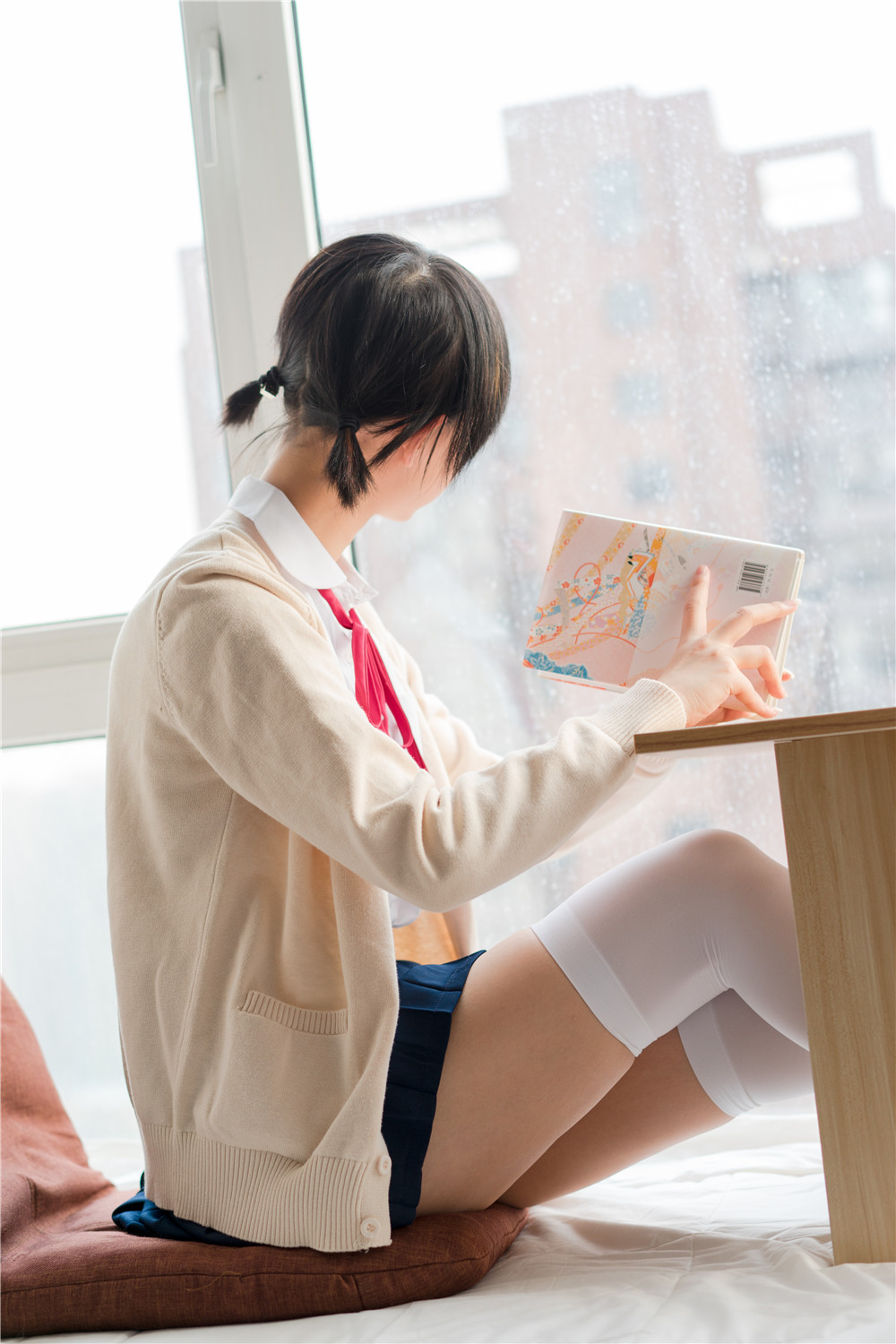[千鹤躺采] 黑斯女郎帮你鹰